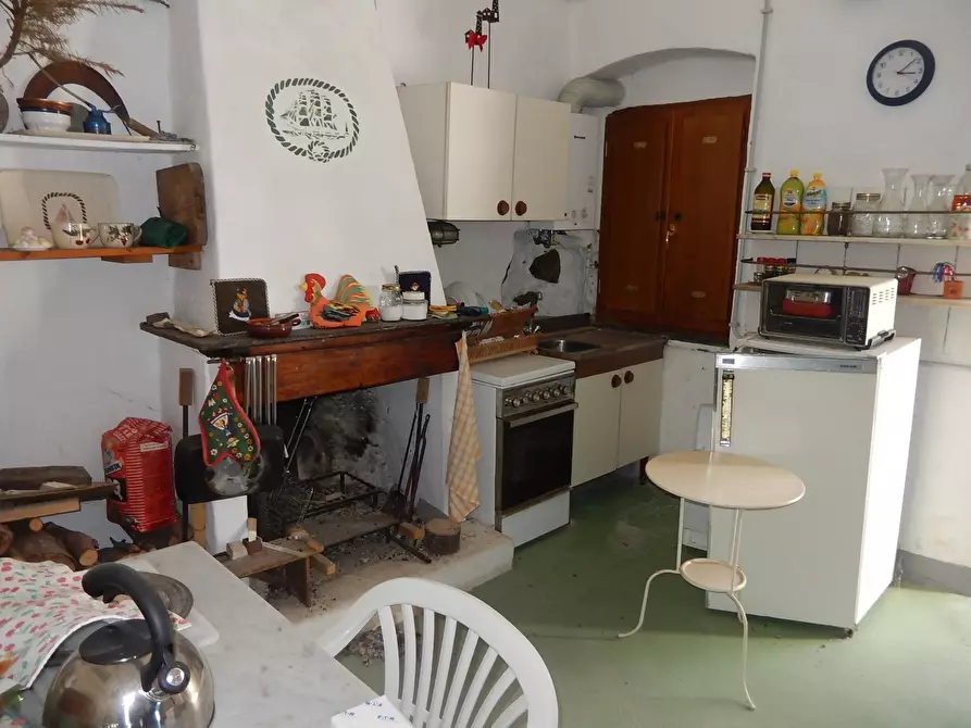 Immagine 4 di Trilocale in vendita  in Via alla Chiesa a Castiglione Chiavarese