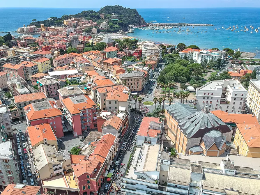 Immagine 1 di Bilocale in vendita  a Sestri Levante