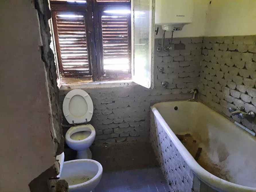 Immagine 12 di Porzione di casa in vendita  in Via Pontano 37 a Castiglione Chiavarese