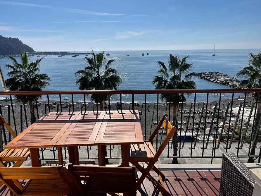 Immagine 1 di Appartamento in vendita  in Lungomare Giovanni Descalzo a Sestri Levante