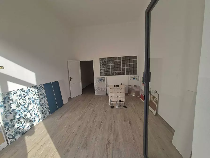 Immagine 8 di Locale commerciale in vendita  in Via Nazionale 183 a Sestri Levante