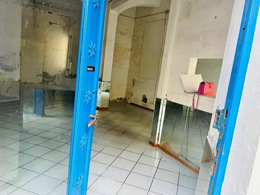 Immagine 4 di Locale commerciale in vendita  a Piombino