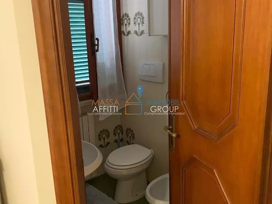 Immagine 12 di Appartamento in vendita  in Viale Stazione 61 a Massa