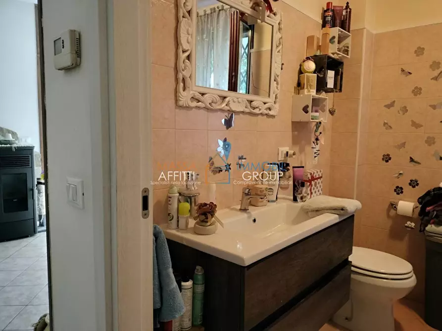 Immagine 10 di Quadrilocale in vendita  in Via Lago 37 a Montignoso