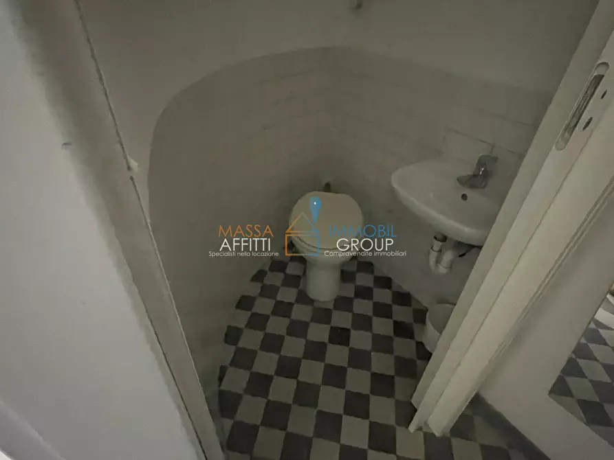 Immagine 5 di Locale commerciale in affitto  in Via Cavour 20 a Massa