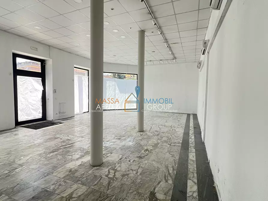 Immagine 6 di Locale commerciale in affitto  in Viale XX Settembre 199 a Carrara