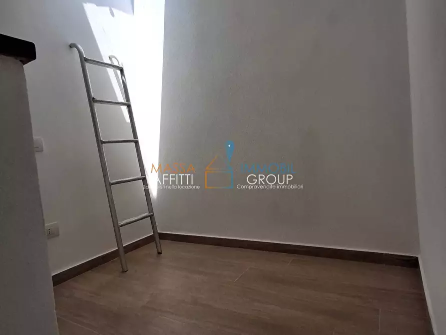 Immagine 11 di Bilocale in vendita  in Via Carlo Cafiero 22 a Carrara