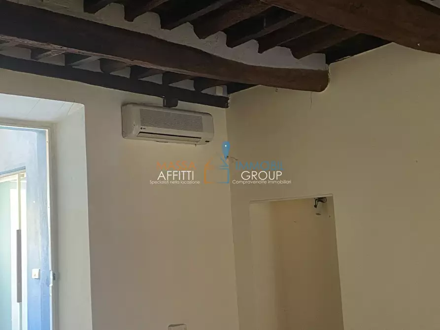 Immagine 12 di Locale commerciale in affitto  in Piazza Aranci 22 a Massa