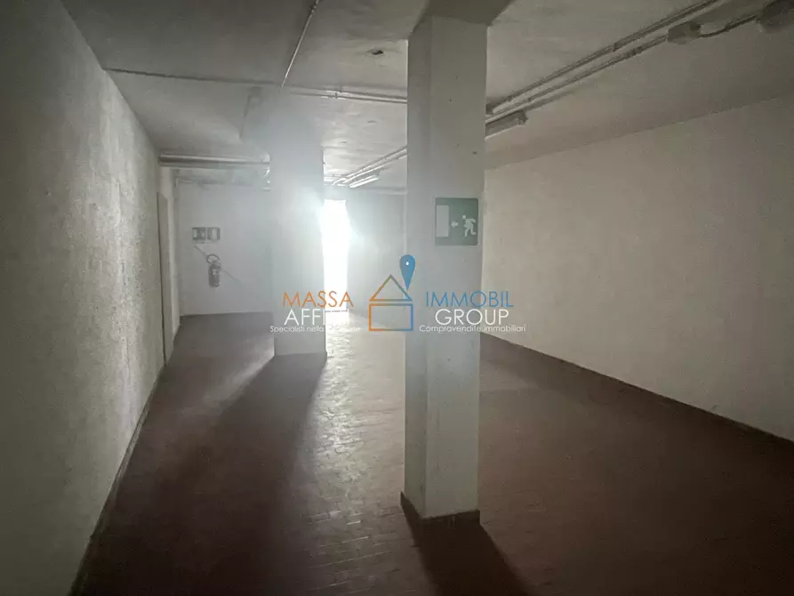 Immagine 22 di Locale commerciale in affitto  in Viale Roma 183 a Massa