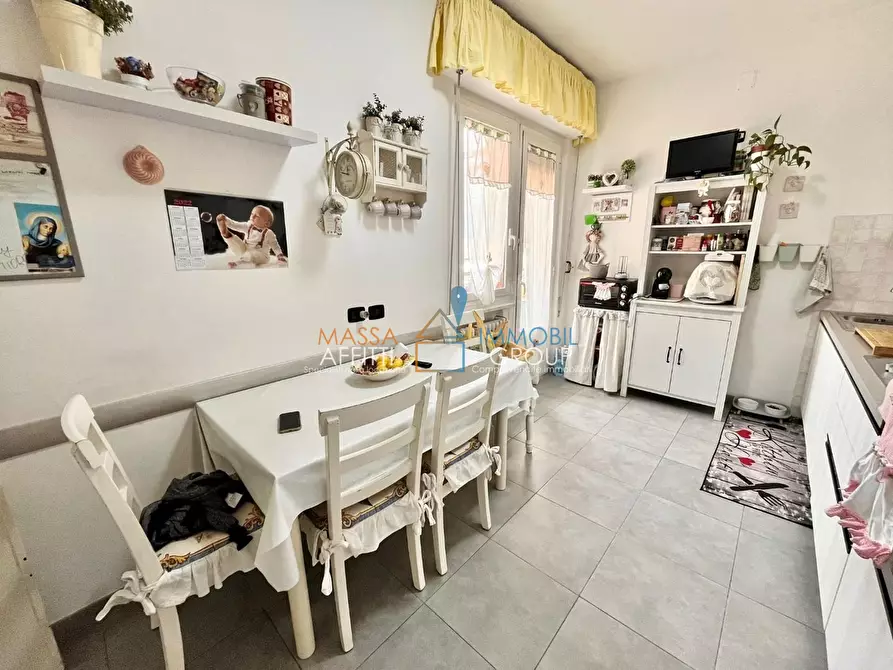 Immagine 2 di Pentalocale in vendita  in Viale Roma 191 a Massa