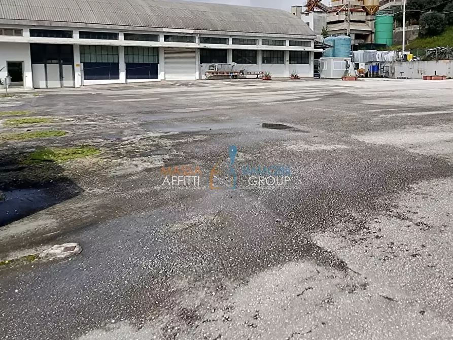 Immagine 1 di Attività artigianale in affitto  in Via Piedimonte 7 a Montignoso