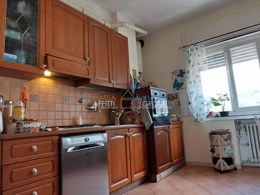 Immagine 7 di Pentalocale in vendita  in Via Democrazia 3 a Massa