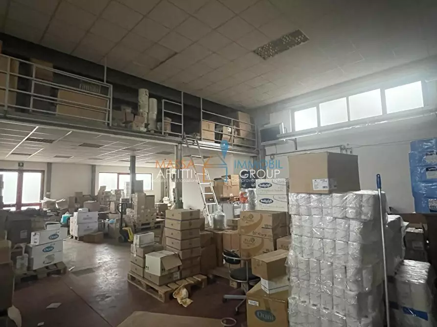 Immagine 4 di Attività artigianale in affitto  in Via del Bravo 4 a Carrara