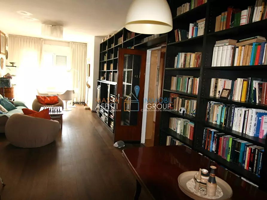 Immagine 3 di Pentalocale in vendita  in Via dei Mille 59 a Carrara