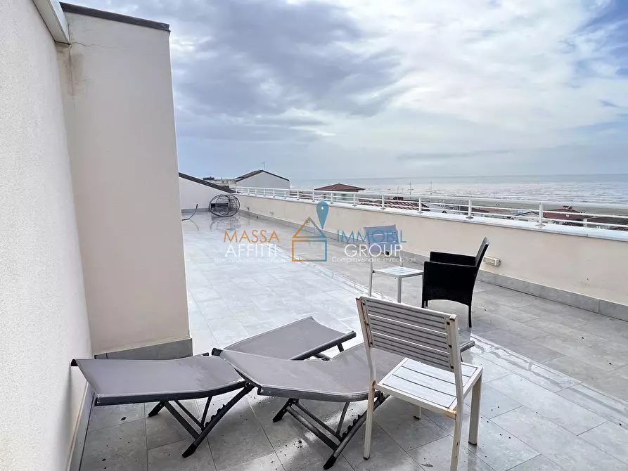 Immagine 22 di Palazzo in vendita  in Viale Ermenegildo Pistelli 70 a Camaiore