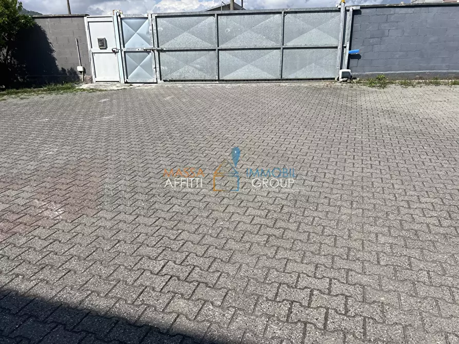 Immagine 2 di Capannone industriale in affitto  in Via Provinciale Avenza-Massa 194 a Carrara
