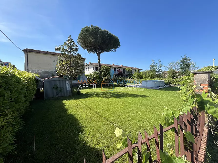 Immagine 2 di Casa indipendente in vendita  in Via Venezia 54 a Massa