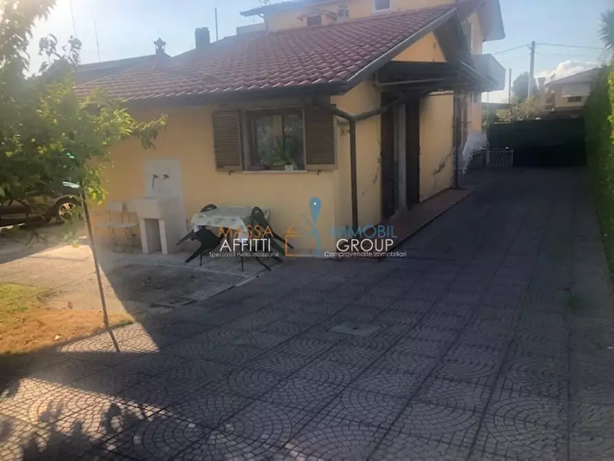 Immagine 6 di Villetta a schiera in vendita  in Via Puliche 308 a Massa