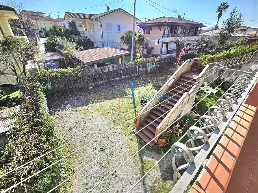 Immagine 24 di Appartamento in vendita  a Massa