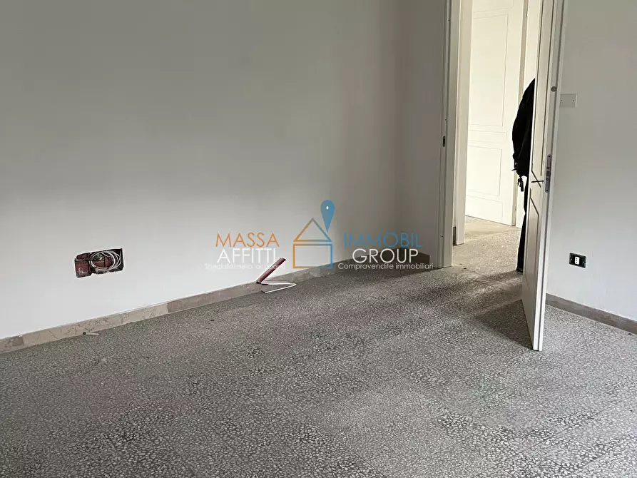 Immagine 13 di Villa in vendita  in Strada Statale 1 108 a Massa