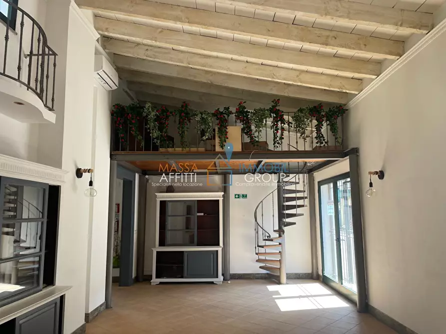 Immagine 36 di Locale commerciale in affitto  in Via Democrazia 64 a Massa