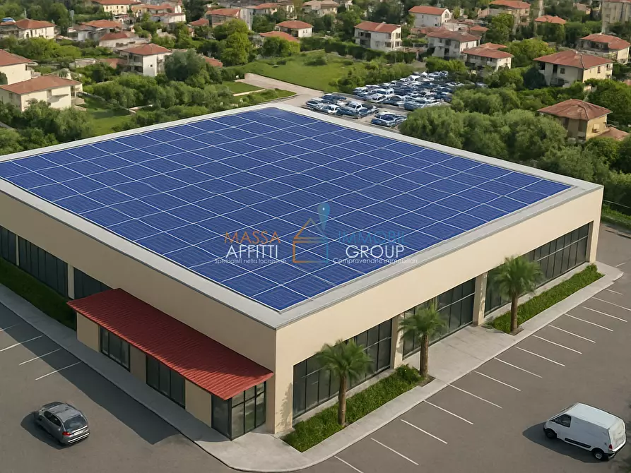 Immagine 1 di Locale commerciale in vendita  in Via Madonna del Golfo 14 a Massa