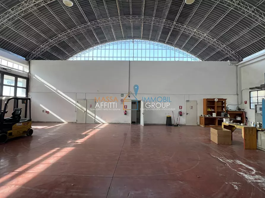 Immagine 8 di Attività artigianale in affitto  in Via Piedimonte 7 a Montignoso