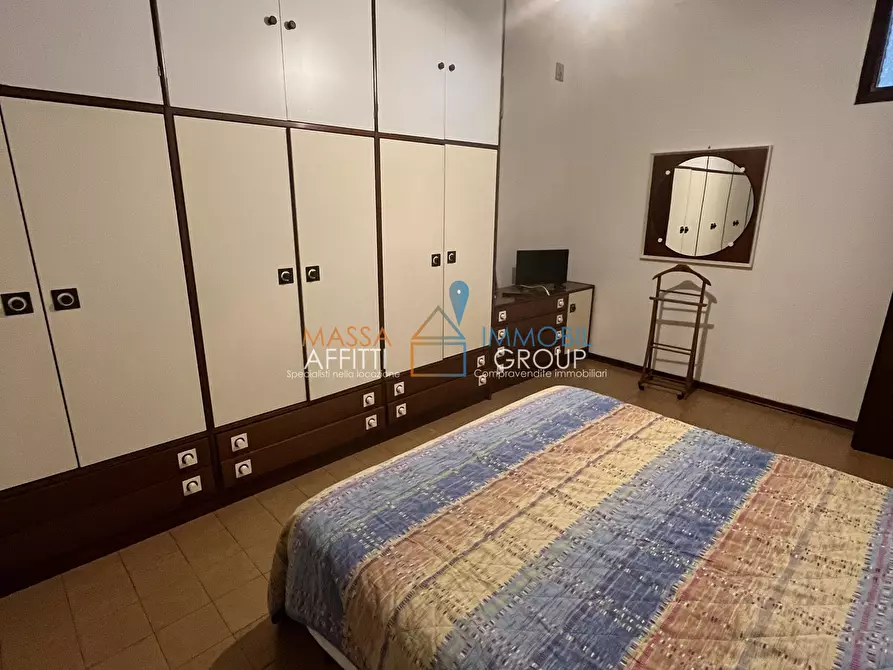 Immagine 12 di Trilocale in affitto  in Viale Roma 45 a Massa