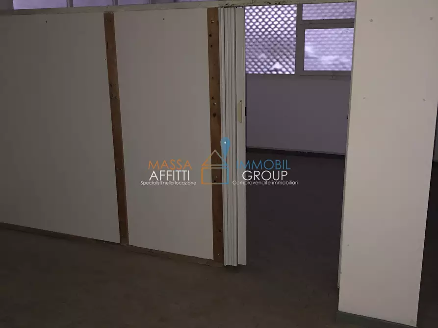 Immagine 11 di Locale commerciale in affitto  in Via Werther Muttini 17 a Carrara