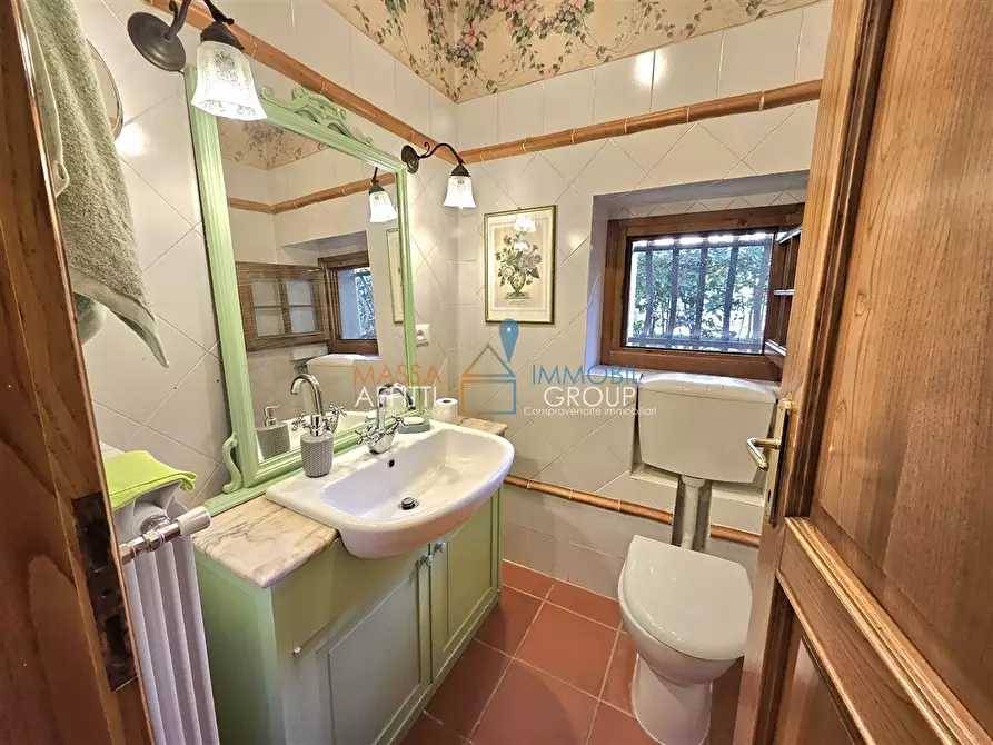 Immagine 18 di Villa in vendita  in Viale Stazione 104 a Massa