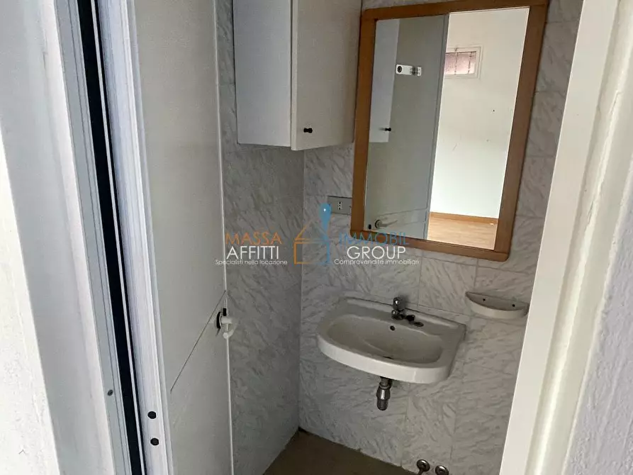 Immagine 7 di Locale commerciale in vendita  in Via San Leonardo 376 a Massa