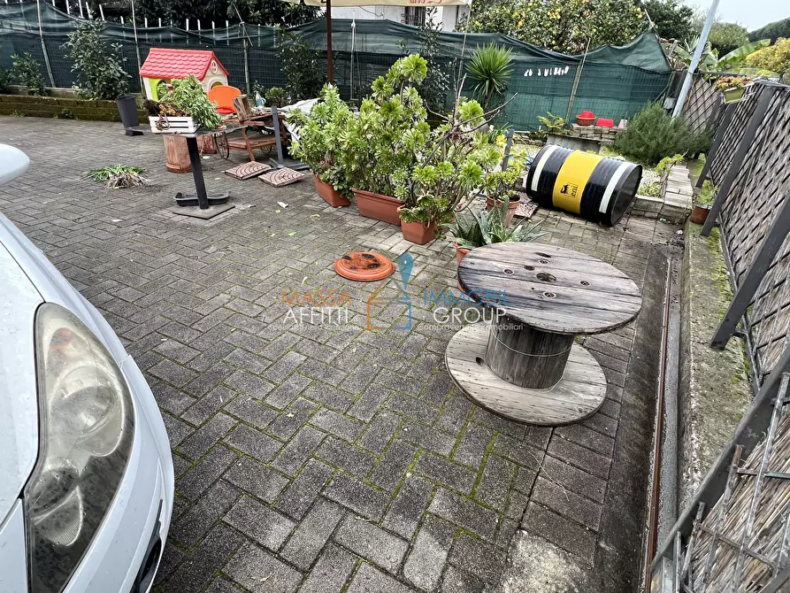 Immagine 29 di Locale commerciale in vendita  in Via degli Oliveti 12 a Massa