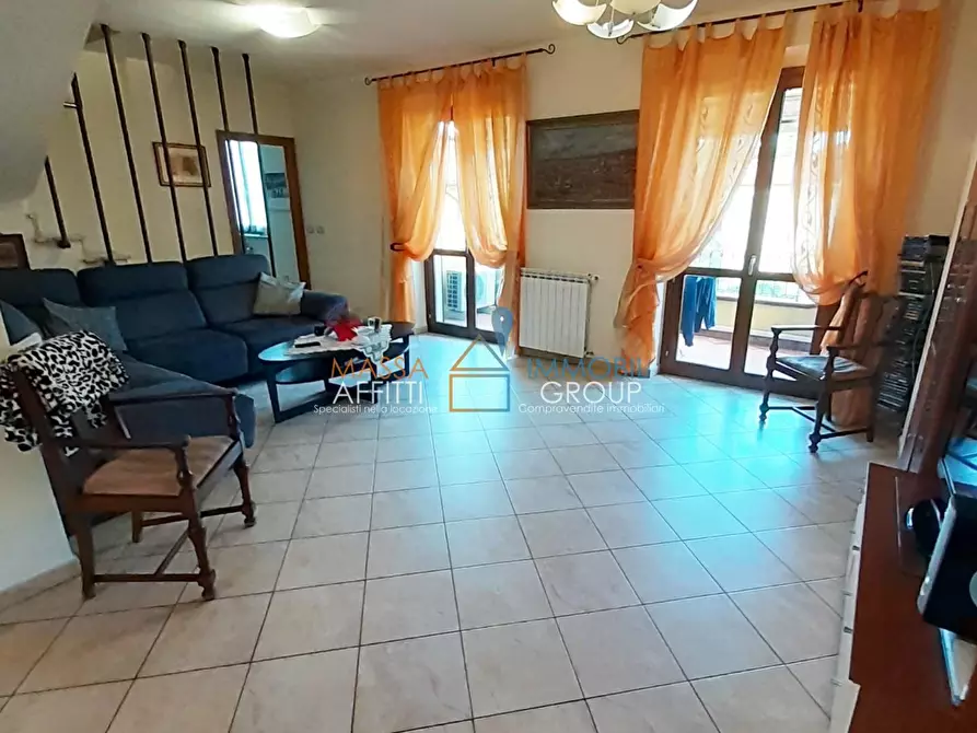 Immagine 3 di Porzione di casa in vendita  in Viale Domenico Zaccagna 6 a Carrara