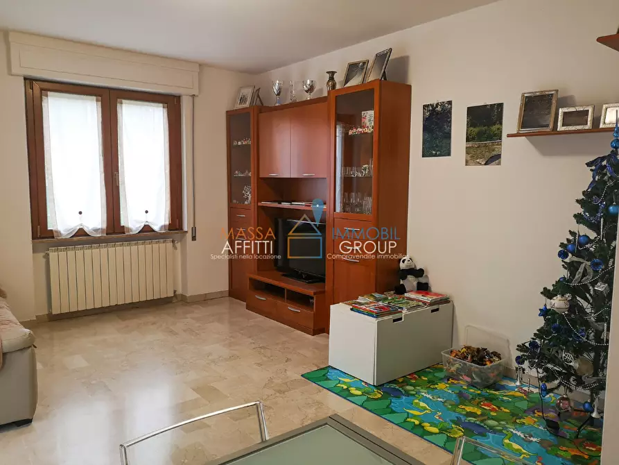 Immagine 2 di Quadrilocale in vendita  in Via Marina Vecchia 388 a Massa