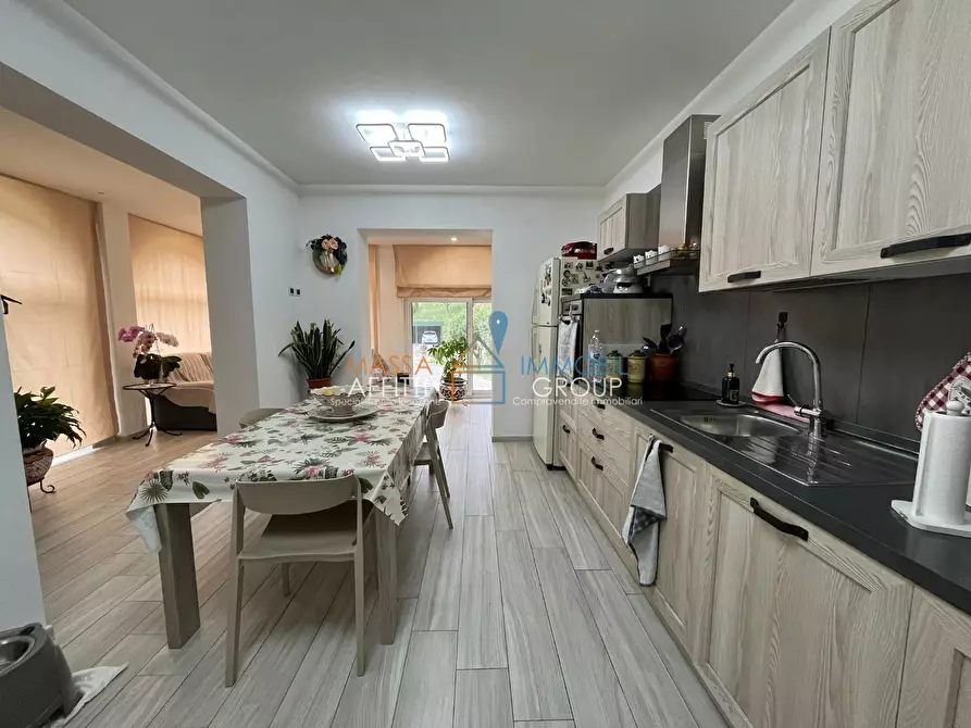 Immagine 17 di Villa in vendita  in Via Vitali 25 a Massa