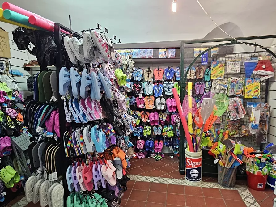 Immagine 3 di Locale commerciale in vendita  in Via Antonio Gramsci 12 a Alassio