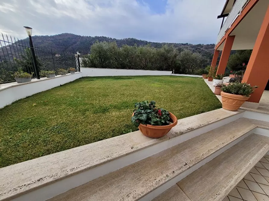 Immagine 47 di Villa in vendita  in via Neghelli 145 a Alassio