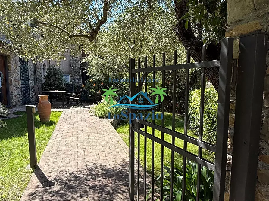Immagine 2 di Villa in vendita  in via mezzacqua a Andora