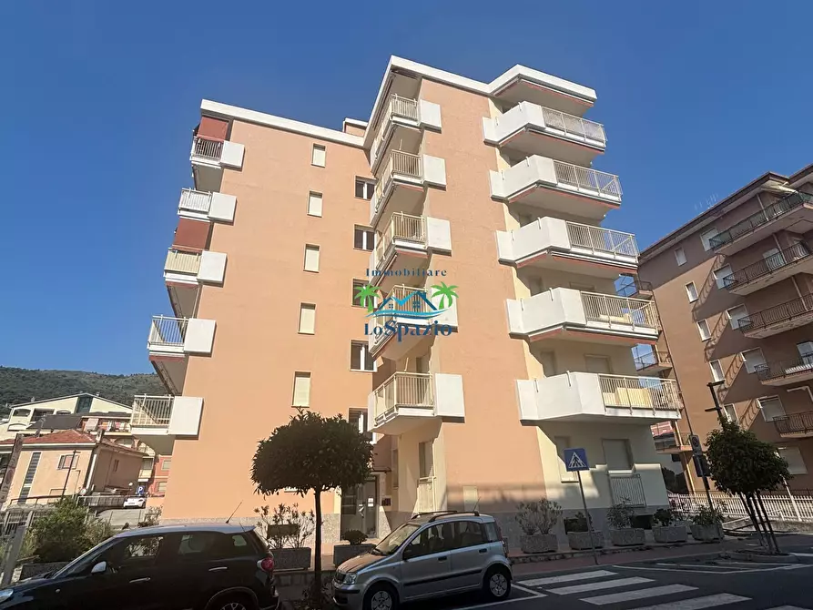 Immagine 1 di Locale commerciale in vendita  in Via Cavour 27 a Andora