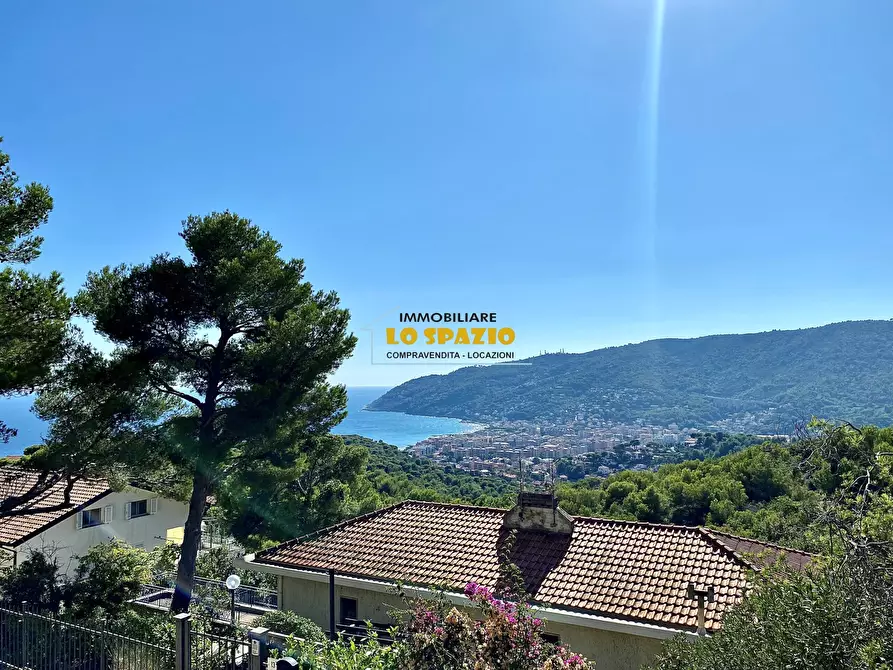 Immagine 38 di Trilocale in vendita  in Viale Olanda 12 a Andora