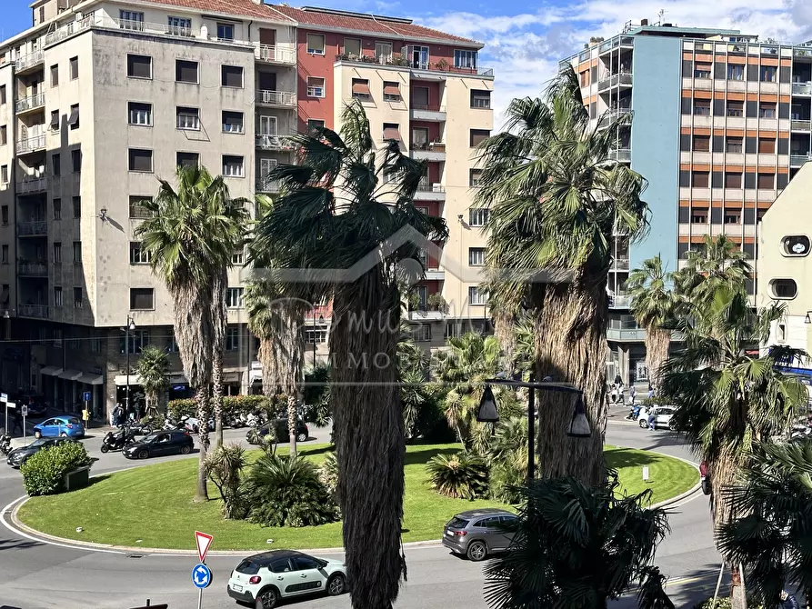 Immagine 1 di Pentalocale in affitto  in Piazza Saffi 1 a Savona