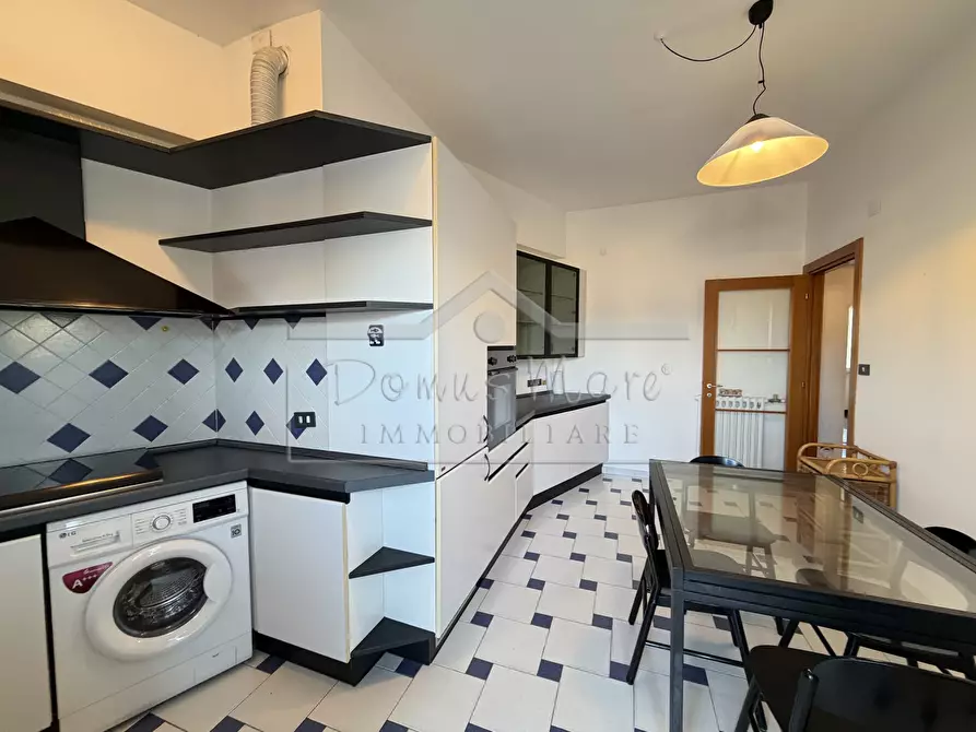 Immagine 13 di Quadrilocale in affitto  a Savona