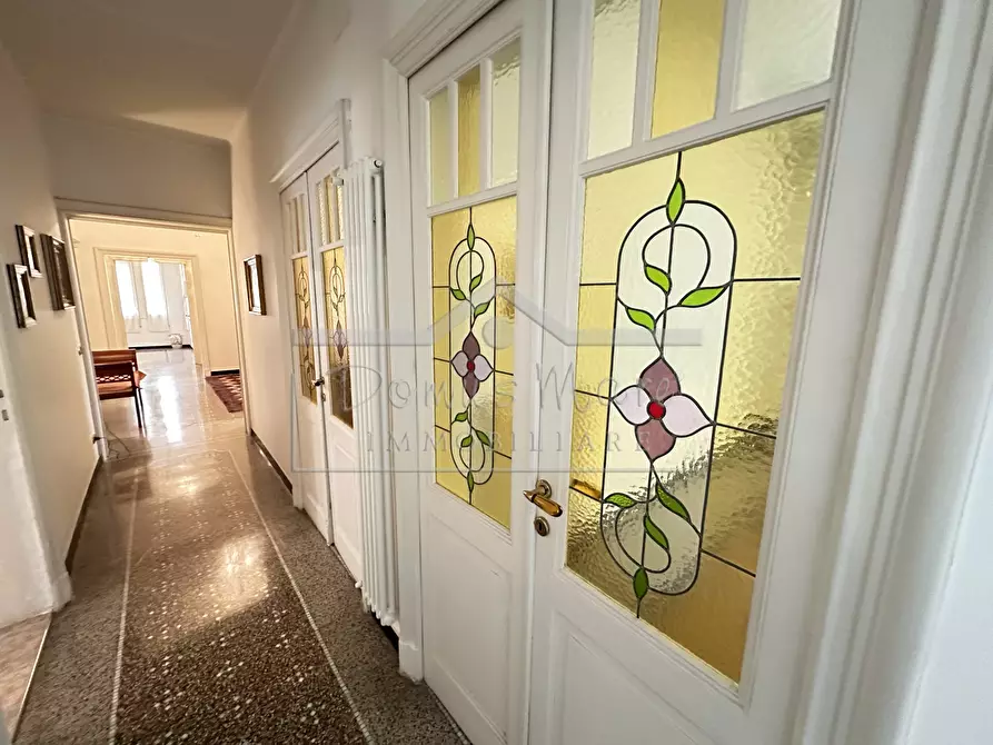 Immagine 1 di Pentalocale in vendita  in Piazza del Popolo 3 a Savona