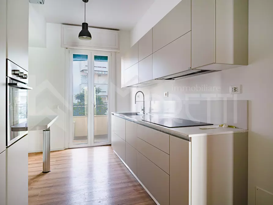 Immagine 27 di Pentalocale in vendita  in Via Costanzo Ebat a Livorno