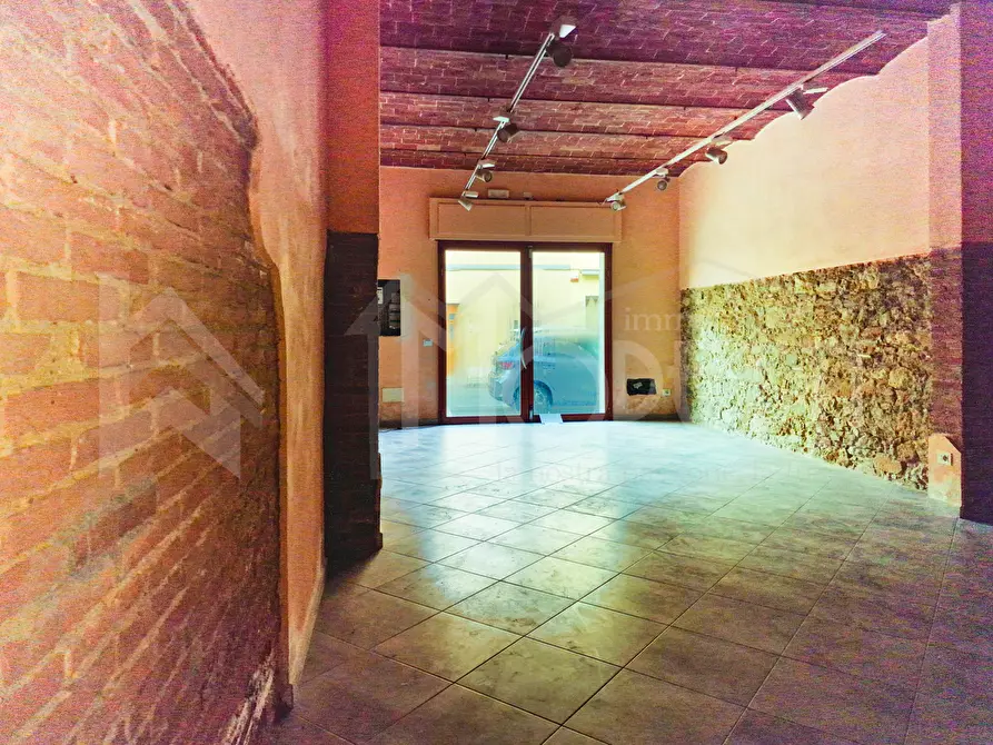 Immagine 19 di Locale commerciale in affitto  in Via Roma a Collesalvetti