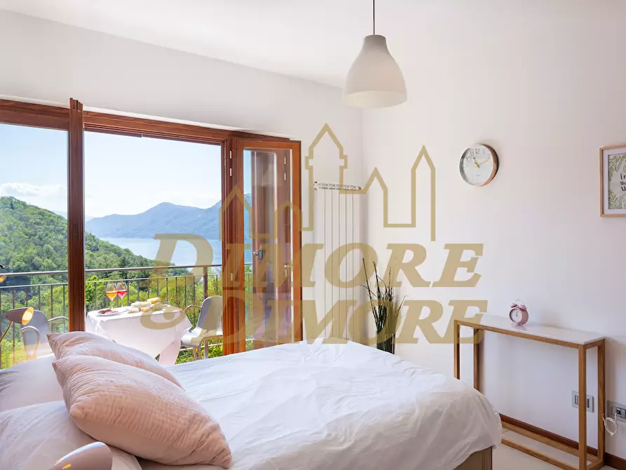 Immagine 1 di Villetta a schiera in vendita  a Luino