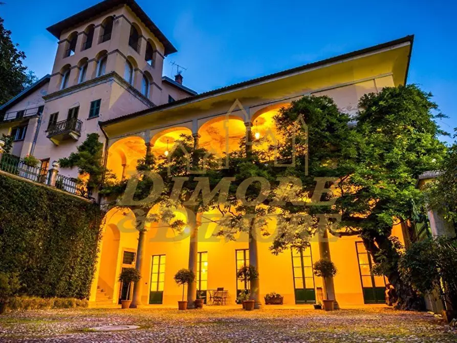 Immagine 1 di Villa in vendita  a Varese