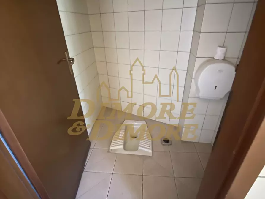 Immagine 36 di Showroom in vendita  a Castelletto Sopra Ticino