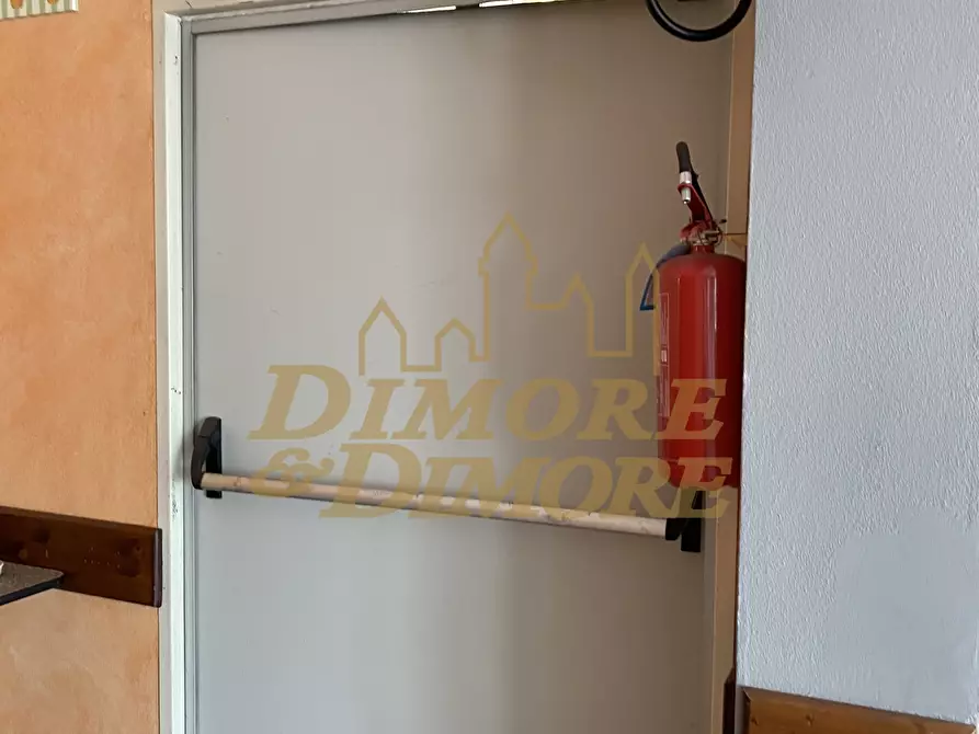 Immagine 32 di Showroom in vendita  a Castelletto Sopra Ticino