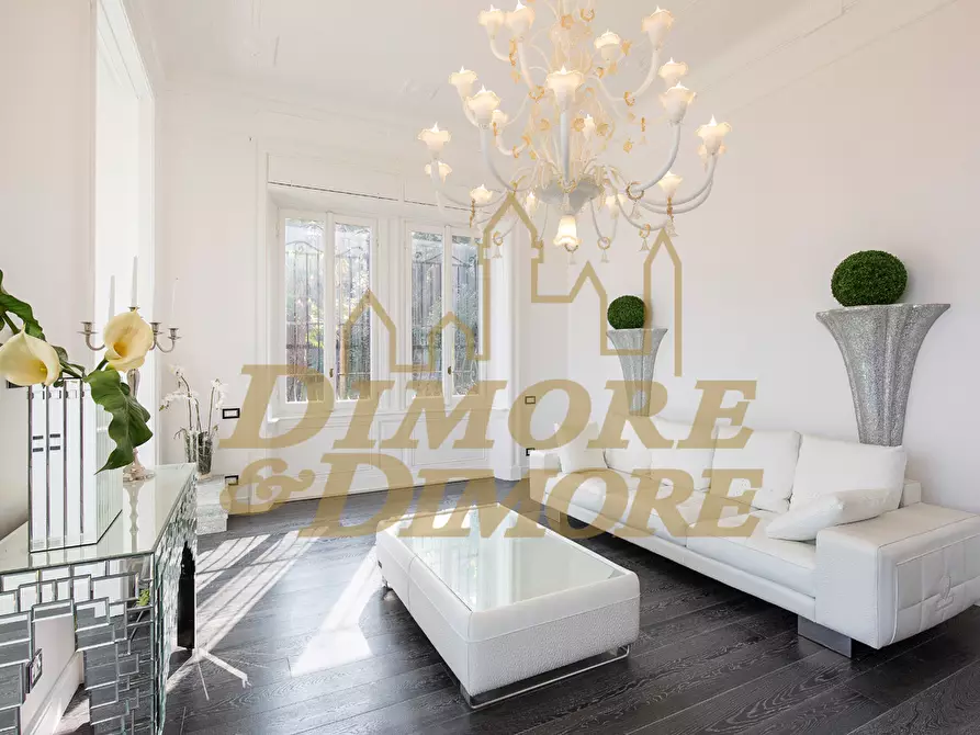 Immagine 3 di Villa in vendita  in via giuseppe verdi 5 a Stresa